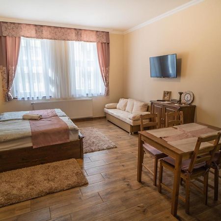 Toscana Apartman Gyula Bagian luar foto