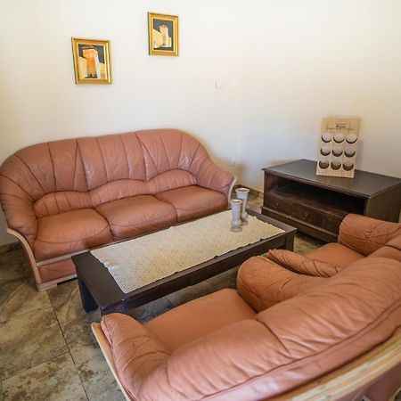 Toscana Apartman Gyula Bagian luar foto
