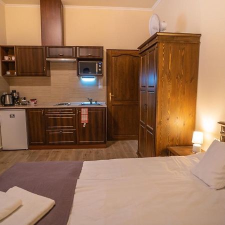 Toscana Apartman Gyula Bagian luar foto