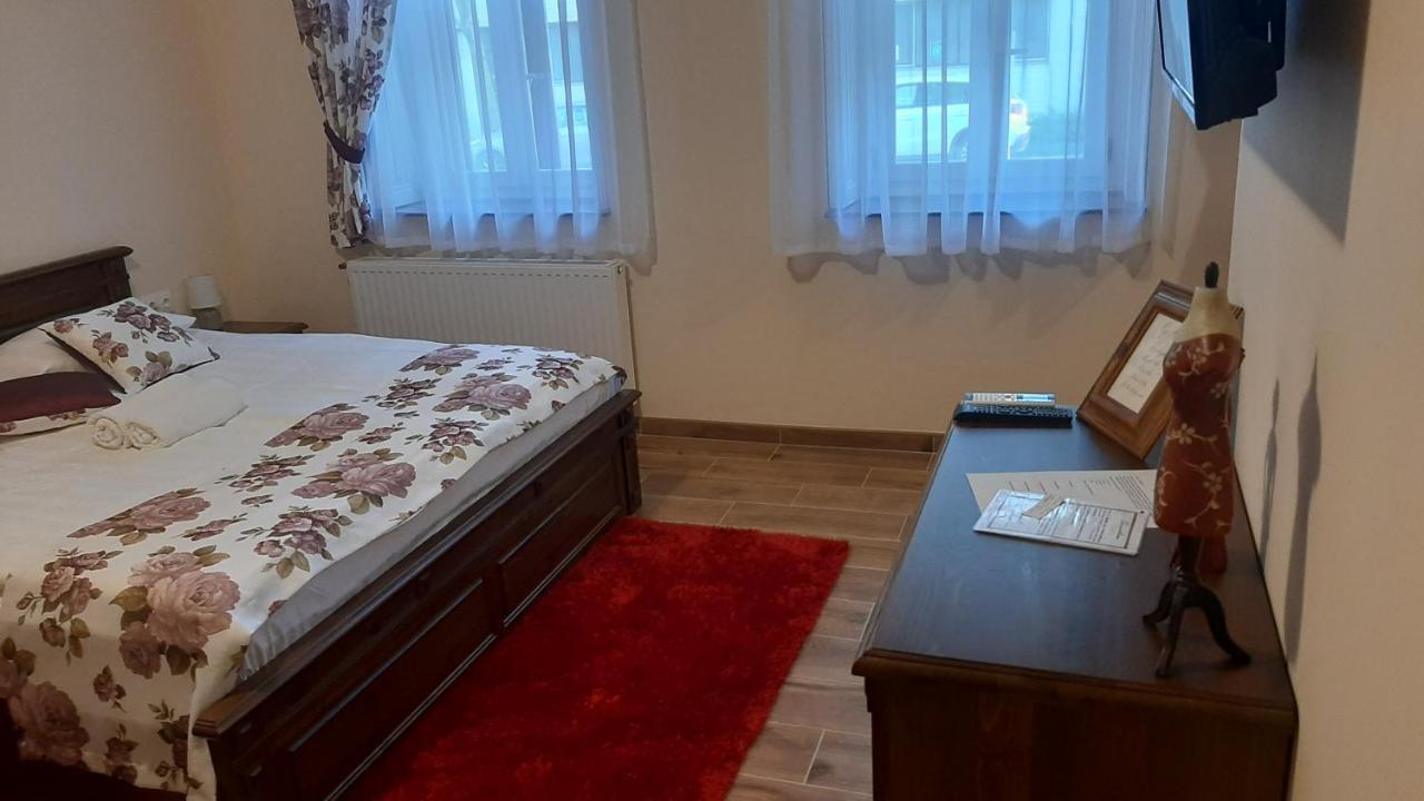 Toscana Apartman Gyula Bagian luar foto
