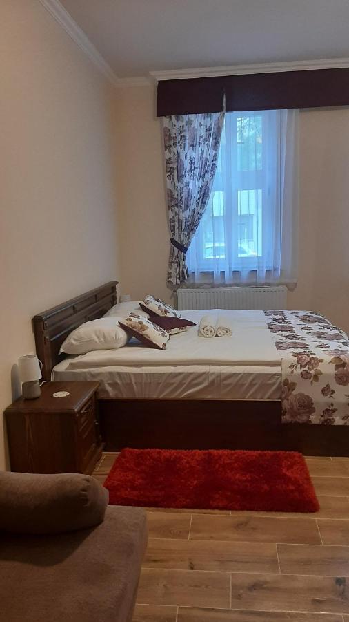 Toscana Apartman Gyula Bagian luar foto
