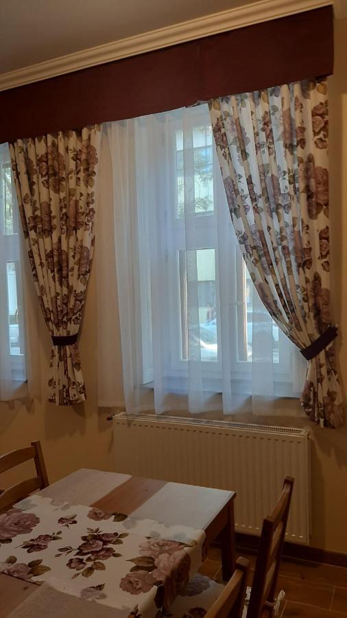 Toscana Apartman Gyula Bagian luar foto