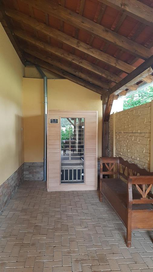 Toscana Apartman Gyula Bagian luar foto