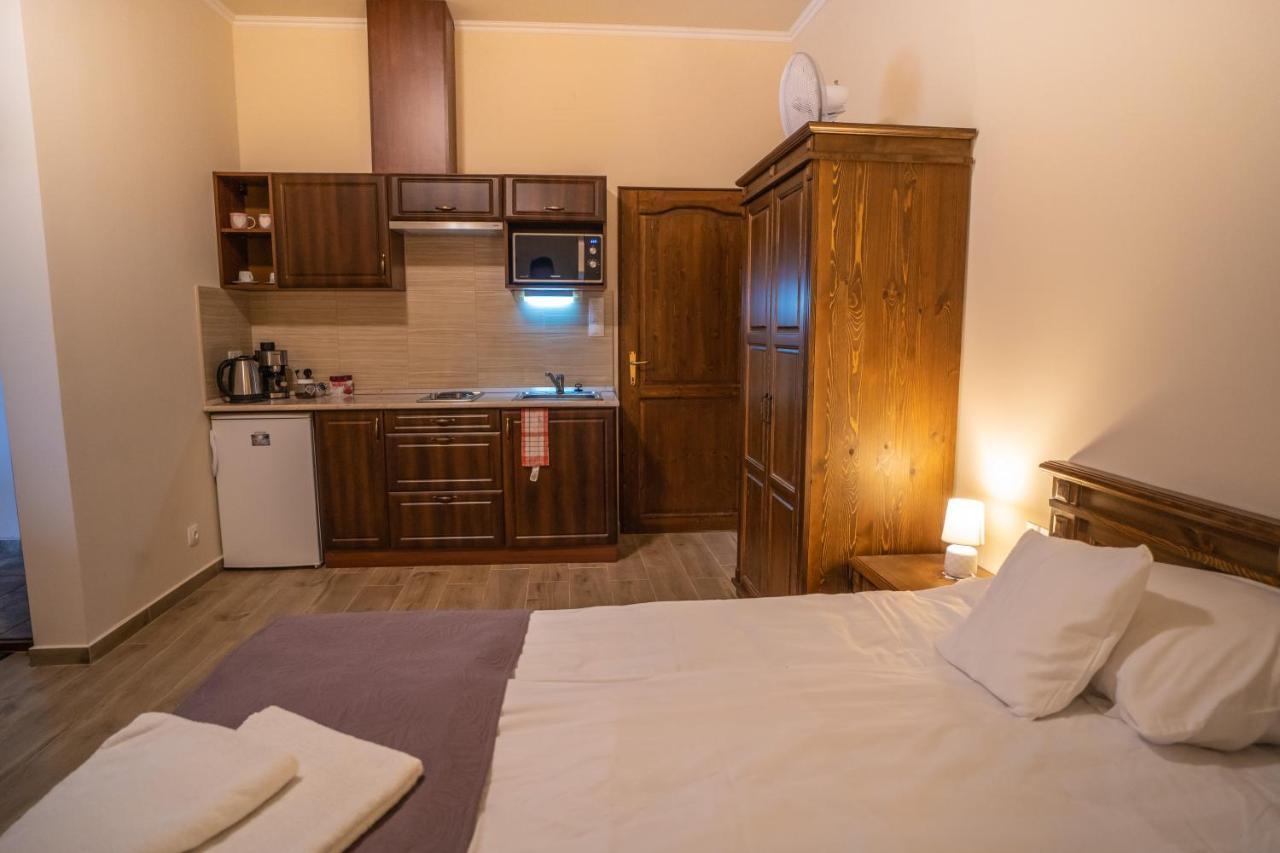 Toscana Apartman Gyula Bagian luar foto