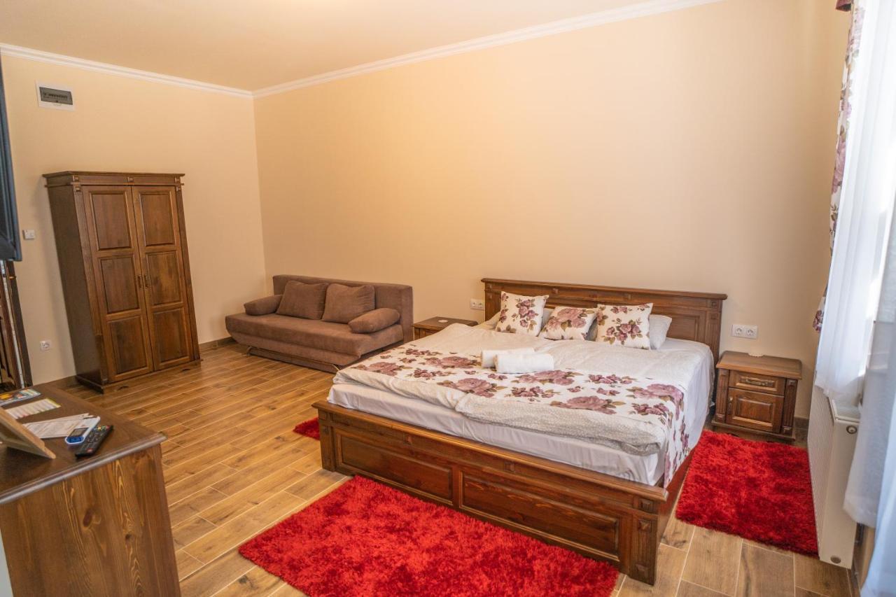 Toscana Apartman Gyula Bagian luar foto