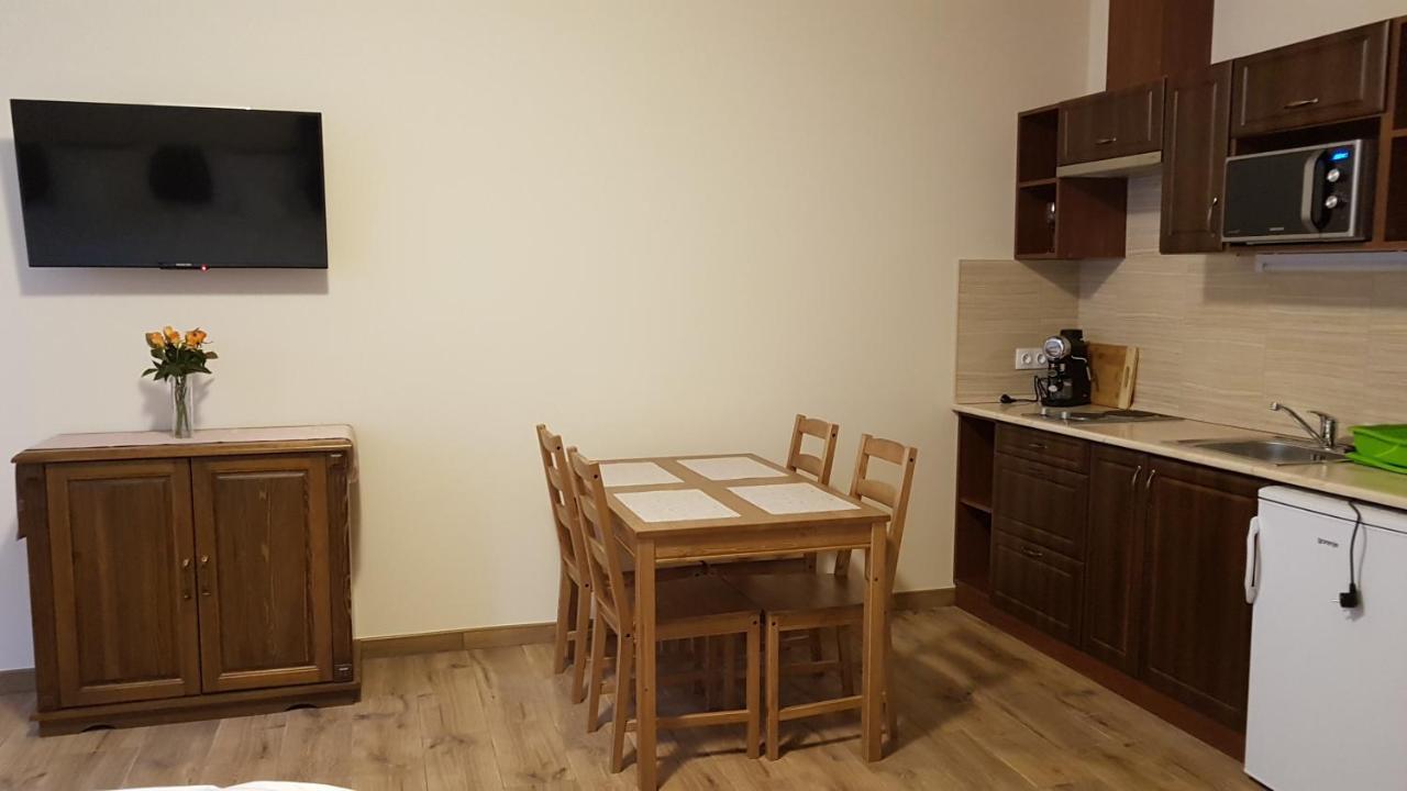 Toscana Apartman Gyula Bagian luar foto