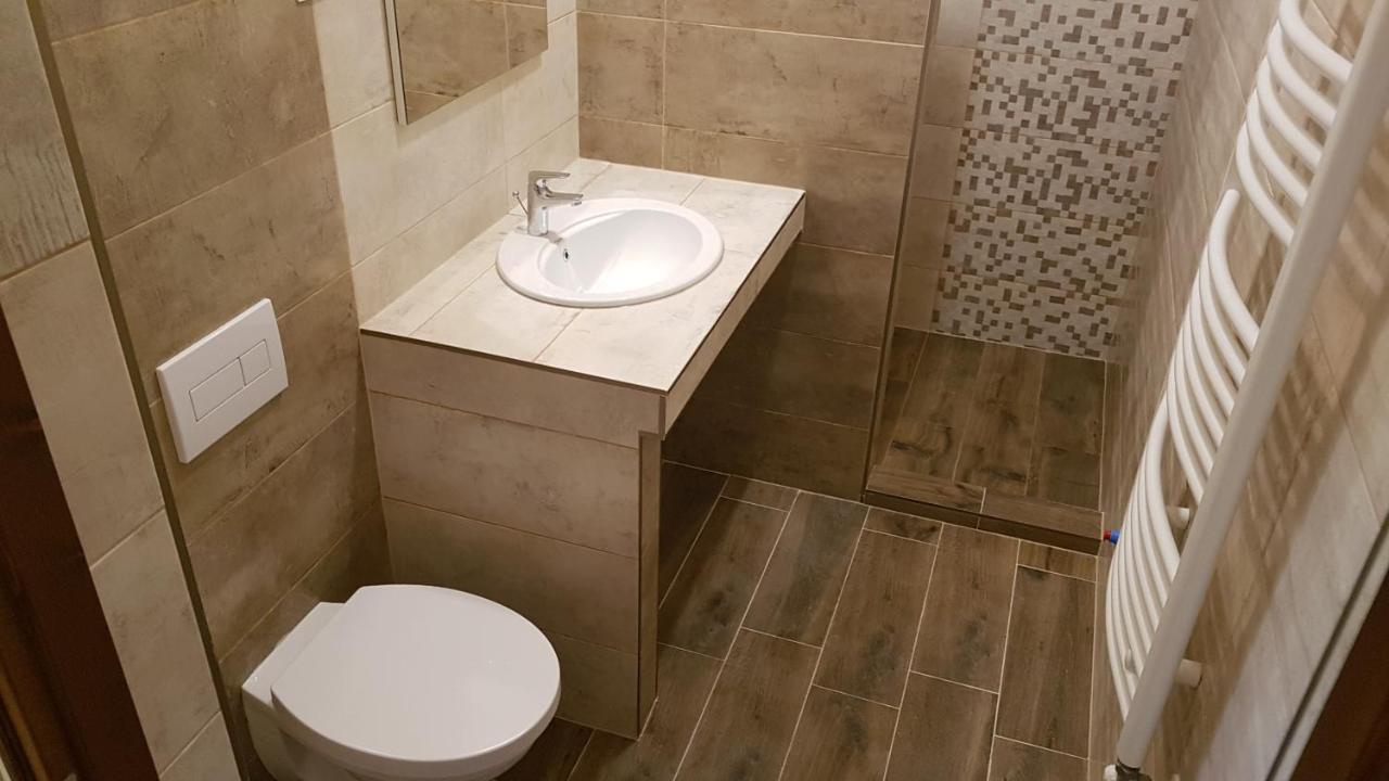 Toscana Apartman Gyula Bagian luar foto