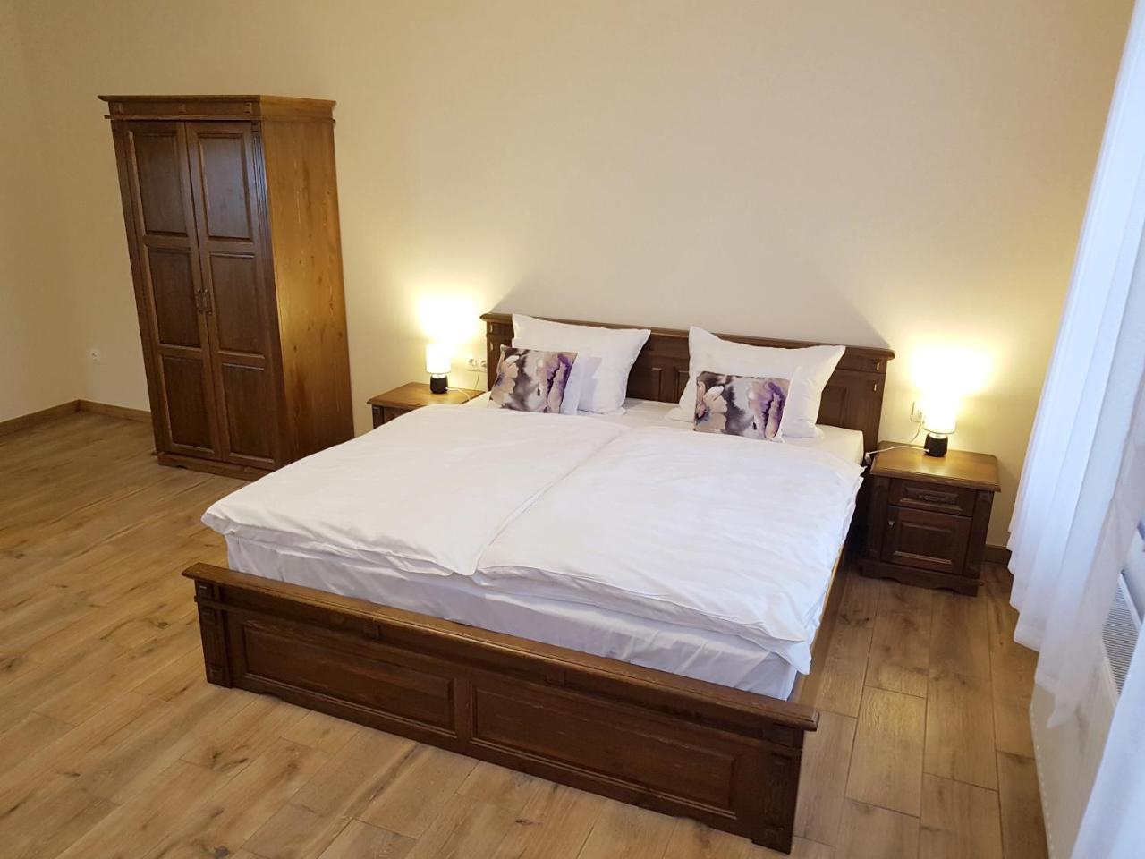 Toscana Apartman Gyula Bagian luar foto