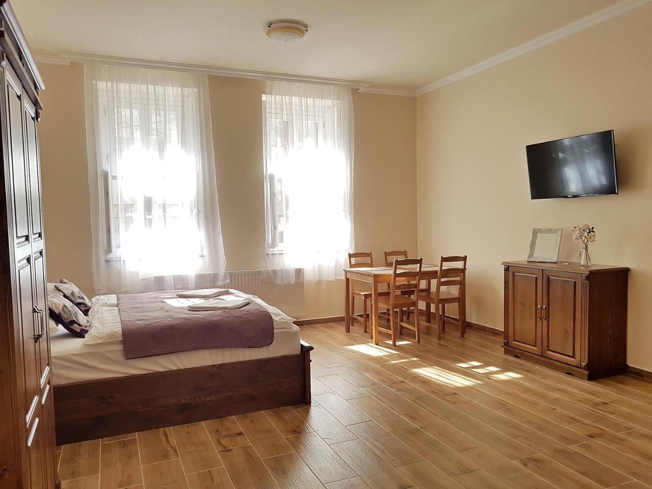 Toscana Apartman Gyula Bagian luar foto