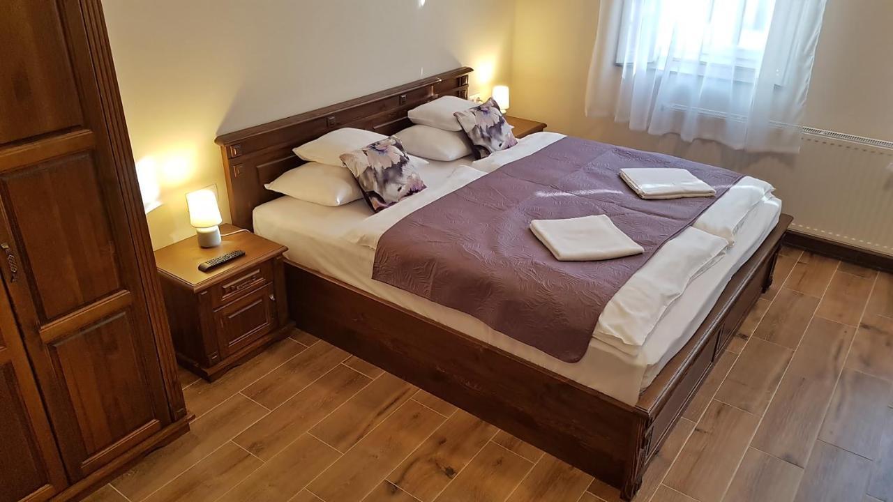 Toscana Apartman Gyula Bagian luar foto