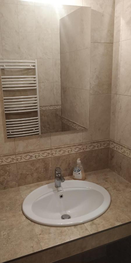 Toscana Apartman Gyula Bagian luar foto