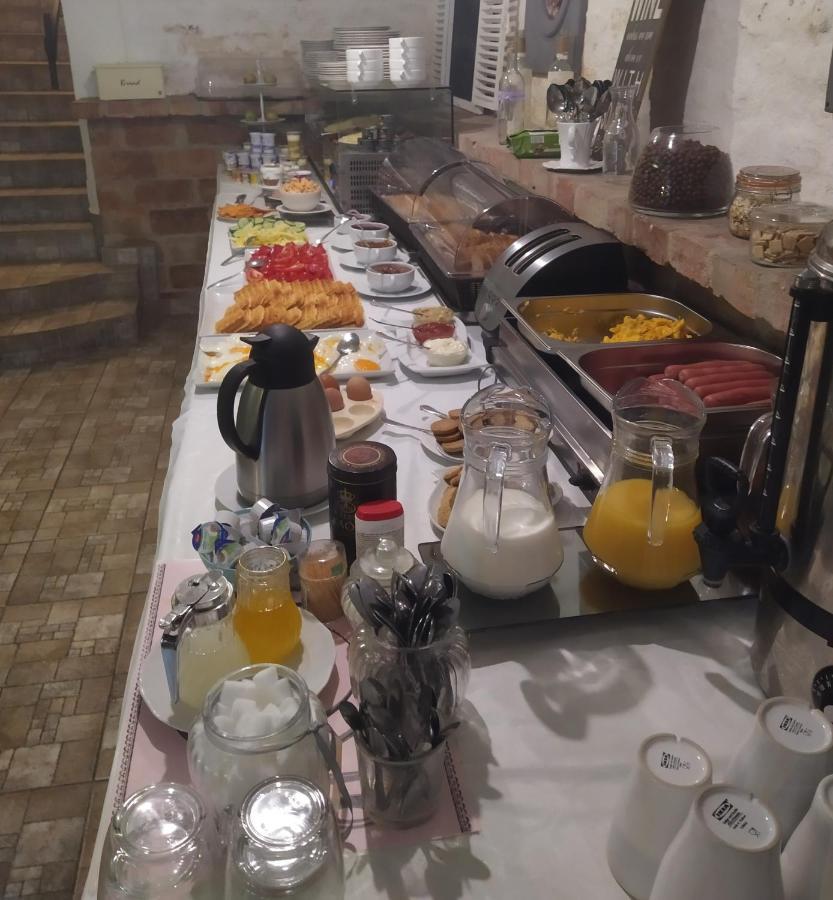 Toscana Apartman Gyula Bagian luar foto